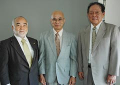 from left: Nakamoto Masahiro, Shinzato Katsuhiko, Takamiyagi Shigeru