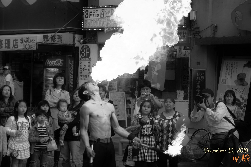 Fire-breather and onlookers, Naha, December 12, 2010. Photo: A. Quast.