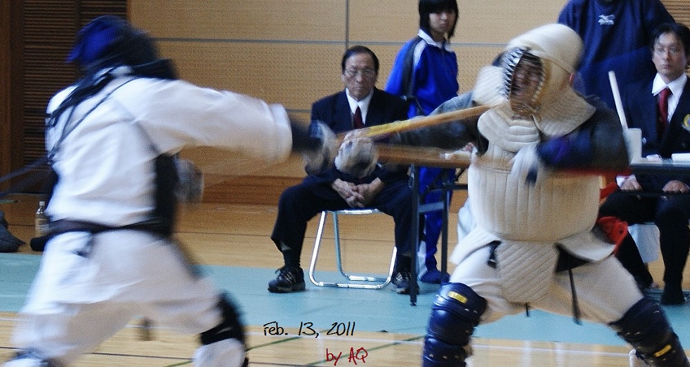 A moment of Aiuchi during a bout between Memo Aparicio Tejeda (l.) and Kinjo Kenta (r.). Memo's thrust passes under Kenta's shoulder protector, while Kenta's thrust hits memo's shoulder. It was a tight bout, both showed excellent techniques, speed, and spirit. Photo taken at the first kumibo tournament of the Okinawa Traditional Kobudo Association held February 13, 2011.