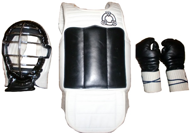 Armor used in the Renshinkan of Shōrinji-ryū. Except for protective gear borrowed from kendō or baseball, this is the oldest type of armor that was specifically developed for use in karate kumite. From left: head protector (men 面), chest protector (dō 胴), hand protector (kote 小手). Sometimes shin guards were also used.