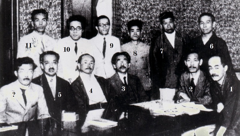 Members of the “Southern Islands Discourse Meeting”, 1927. From: Naha City Museum of History (Iha Fuyū 100th Birthday Anniversary Commemoration Album, photo 129).