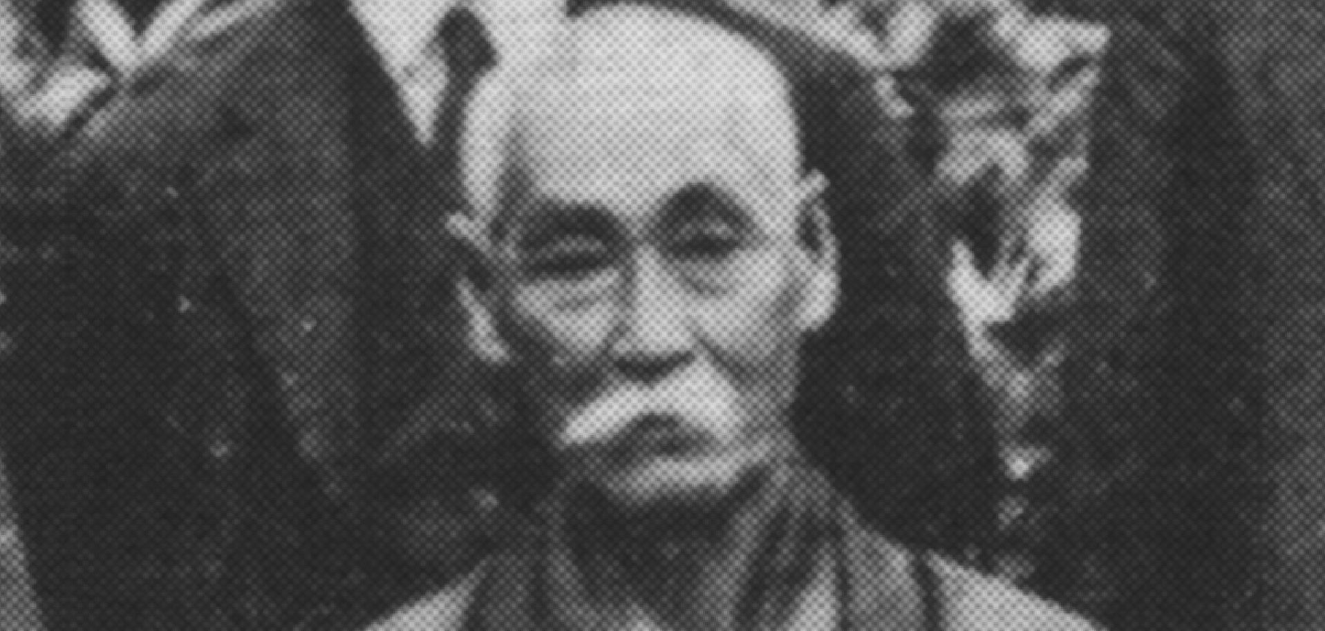 Hanashiro Chōmo 花城長茂 (1869–1945) on a photo taken in 1937 in commemoration of the meeting of the Okinawa Prefecture Karate-dō Promotion Society (沖縄県空手道振興協会).
